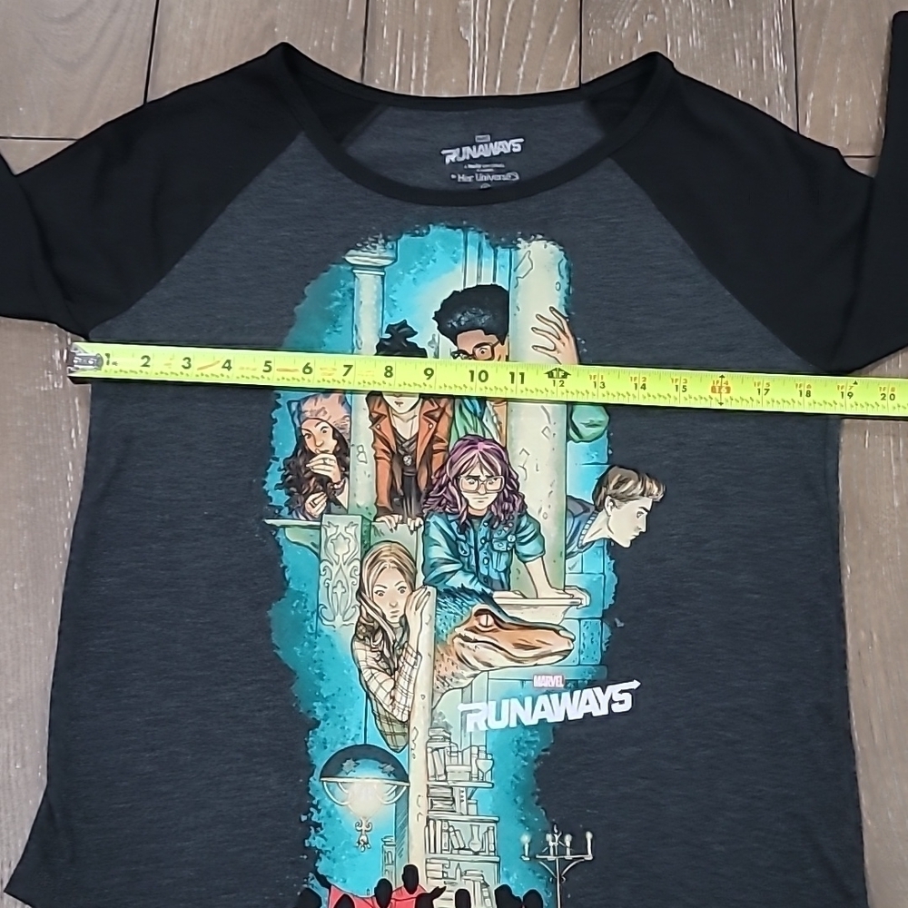 Marvel Runaways A Hulu Original by Her Universe Raglan TShirt Size S - Picture 7 of 8